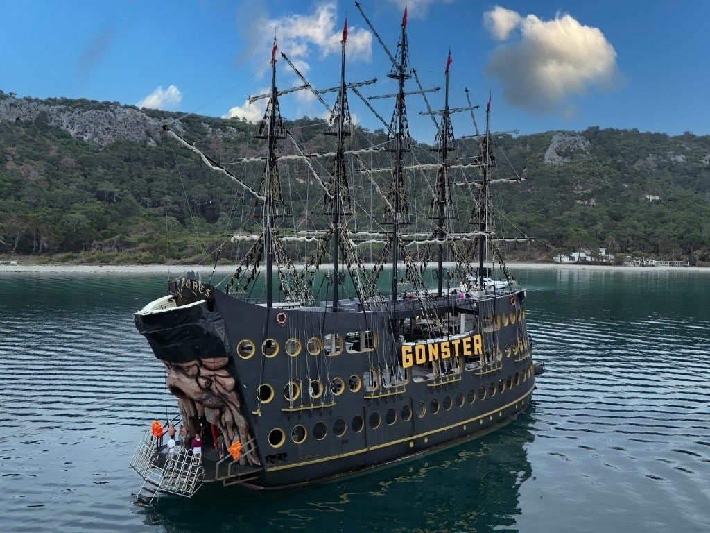 Пиратский корабль Gonster из Белека